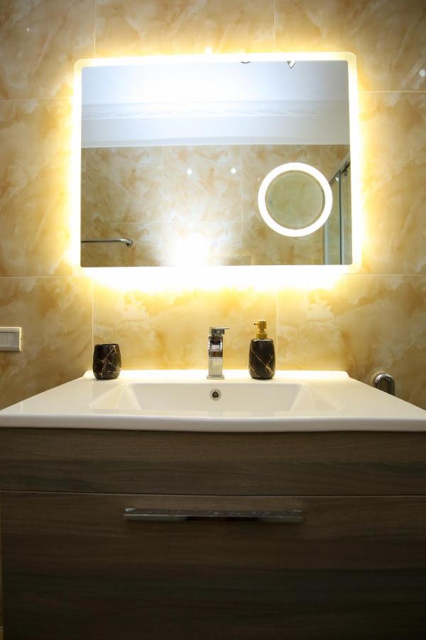 Tafa Deluxe Apartment Vlorë エクステリア 写真